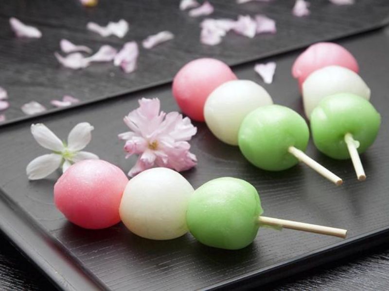  Hanami dango - du lịch Nhật Bản mùa hoa anh đào