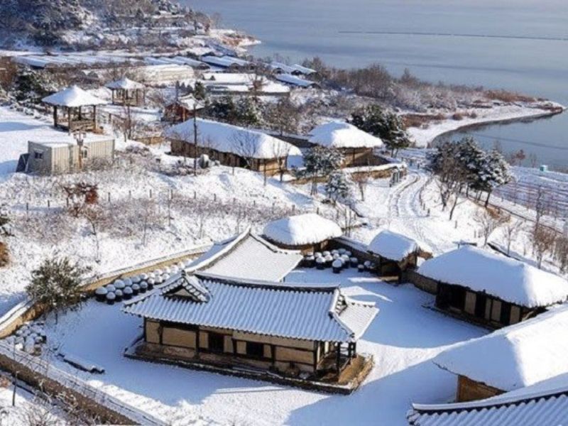 Tuyết phủ trắng trời tạo nên khung cảnh tuyệt đẹp - Du lịch Hàn Quốc tự túc
