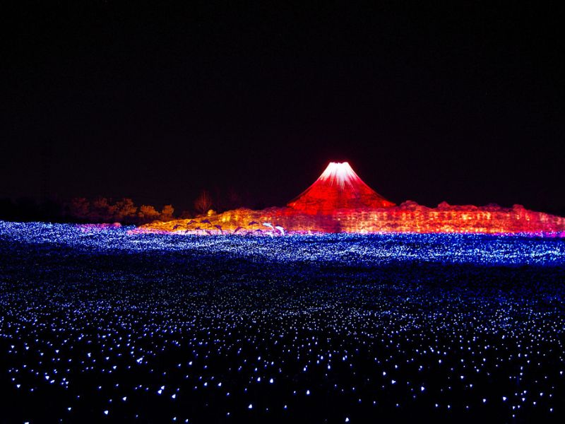 Khung cảnh tuyệt đẹp của hàng triệu bóng đèn - Lễ hội ánh sáng Nhật Bản