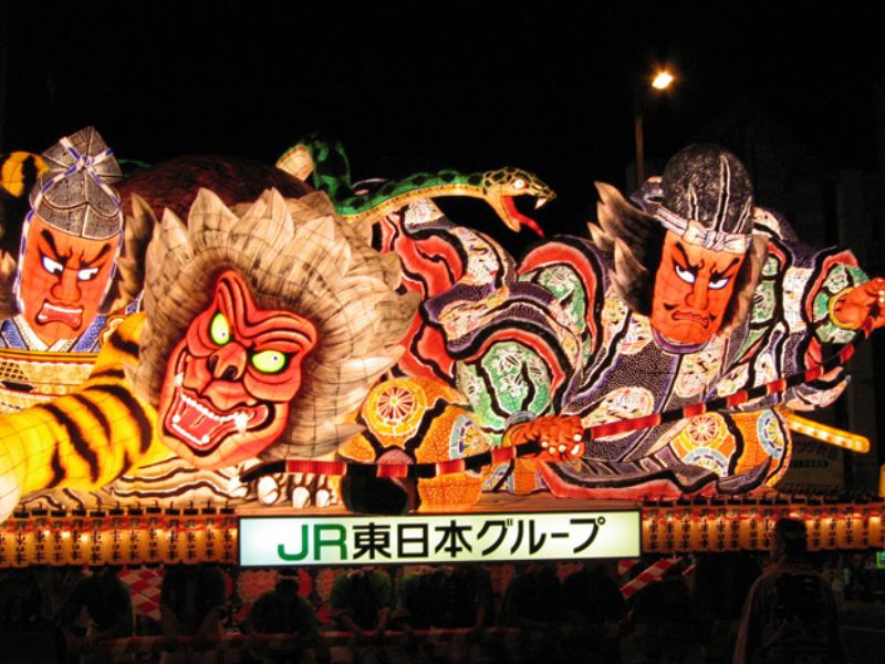 Chiếc kiệu đèn lồng khổng lồ 3D nhiều màu sắc - du lịch mùa hè Nhật Bản