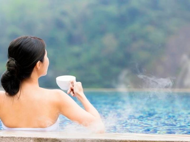 Cảm giác thư thái của du khách - Tắm suối nước nóng Nhật Bản