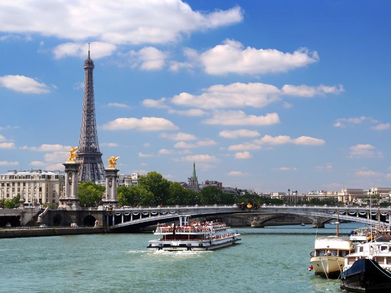 Du thuyền trên sông Seine - tour Châu Âu