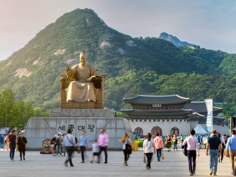 Khung cảnh quảng trường Gwanghwamun tour du lịch Nhật Bản 4 ngày 3 đêm