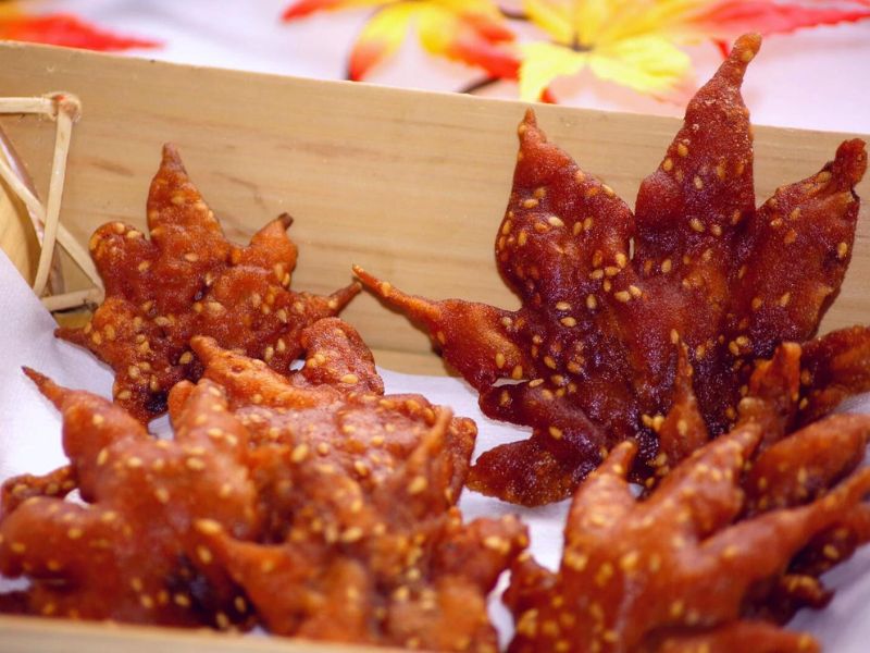 Món Tempura đặc sản mùa lá đỏ - cây lá đỏ nhật bản