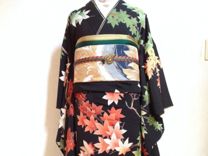 Kimono truyền thống - cây lá đỏ nhật bản