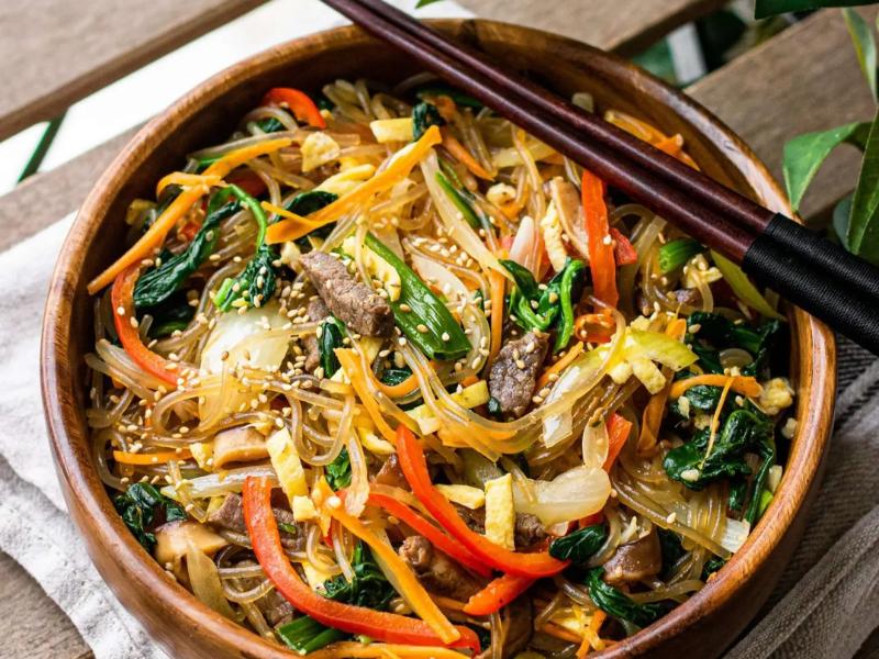 Bulgogi và Japchae-món ăn đường phố Hàn Quốc