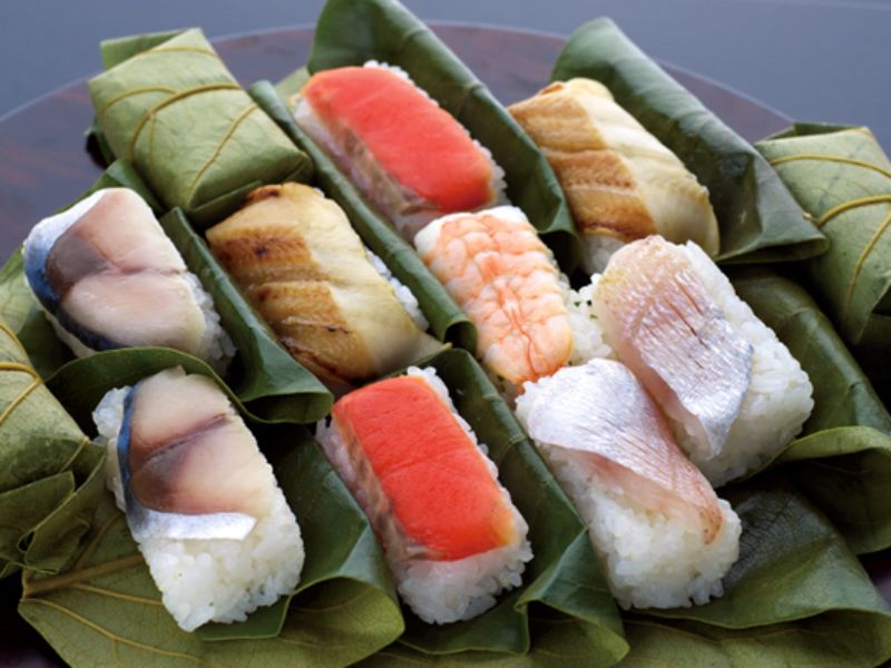 (Sushi cuộn trong lá hồng phong