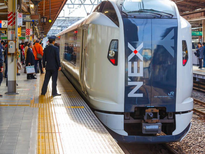 Tàu điện ngầm Narita Express tại sân bay Tokyo