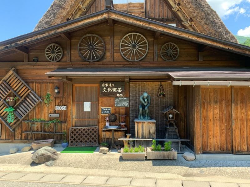 Cửa hàng cafe Shinkado làng cổ shirakawago