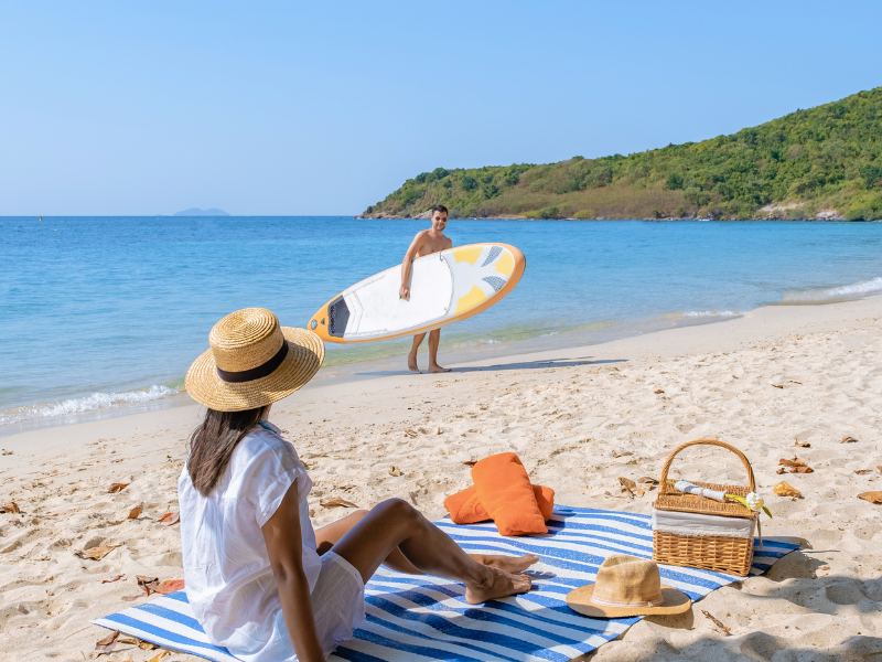 Tắm nắng tại Đảo Koh Larn biển thái lan