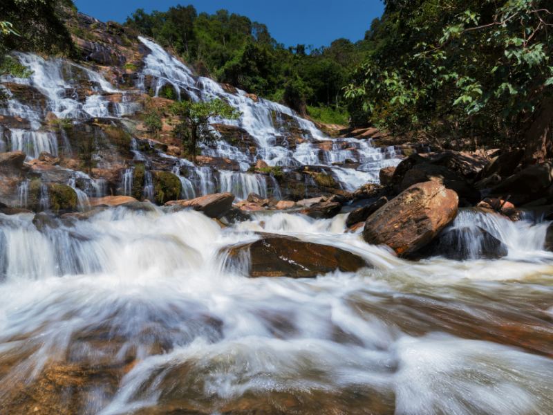 Thác nước chảy xiết Vườn Quốc gia Doi Inthanon Chiang Mai Thái Lan