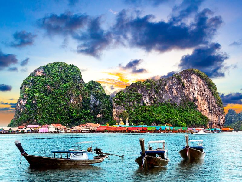 Núi đá ở đảo Phuket du lịch Thái Lan tháng 10