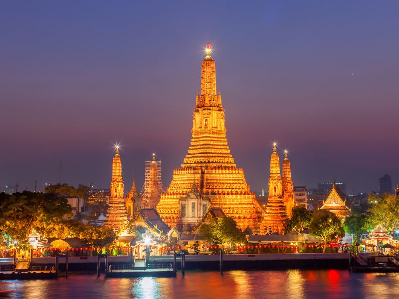 Chùa Wat Arun lên đèn vào ban đêm du lịch thái lan tháng 12 