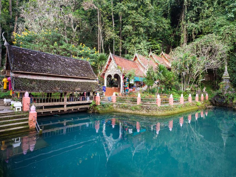 Ngôi chùa được xây dựng tại hang động tại Chiang Dao kinh nghiệm du lịch thái lan 