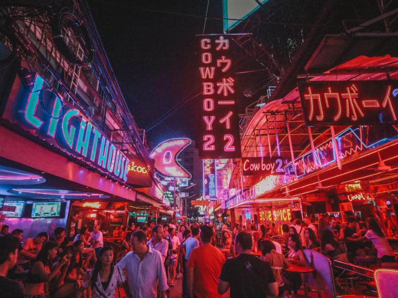 Không khí sôi động tại Phố đèn đỏ Patpong