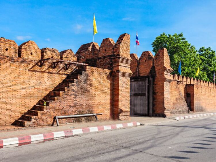 Cổng thành cổ Tha Phae Gate