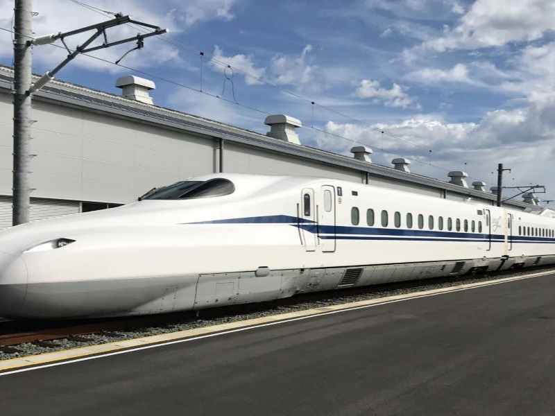 Tàu cao tốc Shinkansen ở Okayama Nhật Bản