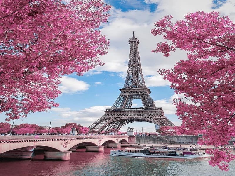 Tháp Eiffel (Paris) - Địa điểm du lịch Châu Âu