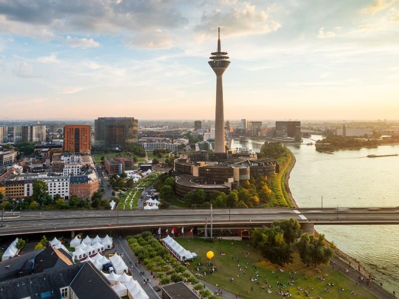 Dusseldorf - các thành phố của Đức