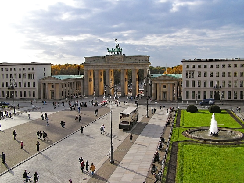 Quảng trường Pariser Platz gần cổng Brandenburg