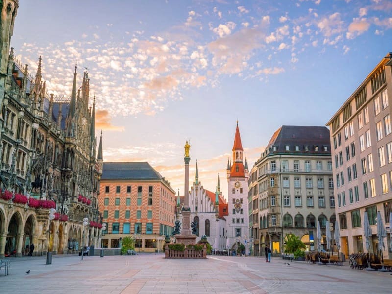 Địa điểm tham quan nổi tiếng- quảng trường Marienplatz