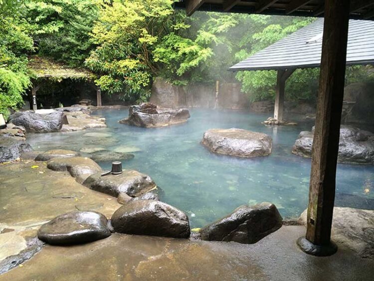 Trải nghiệm tắm suối khoáng nóng Onsen